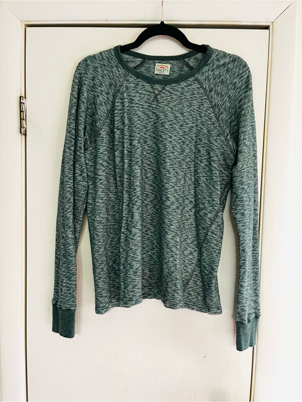 Faherty Men’s Heathered Raglan Crewneck Long Sleeve Shirt Green Surf Coastal